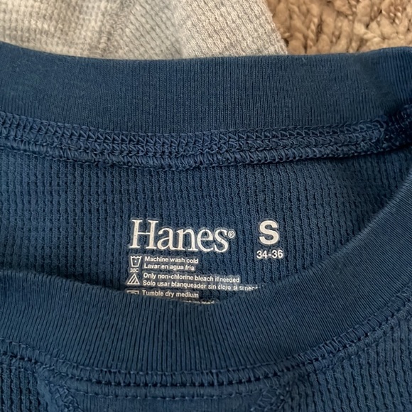 Two Small Men’s Hanes waffle long sleeve shirts - Picture 3 of 4